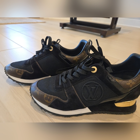 Louis Vuitton Run Away sneakers - Picture 1 of 10